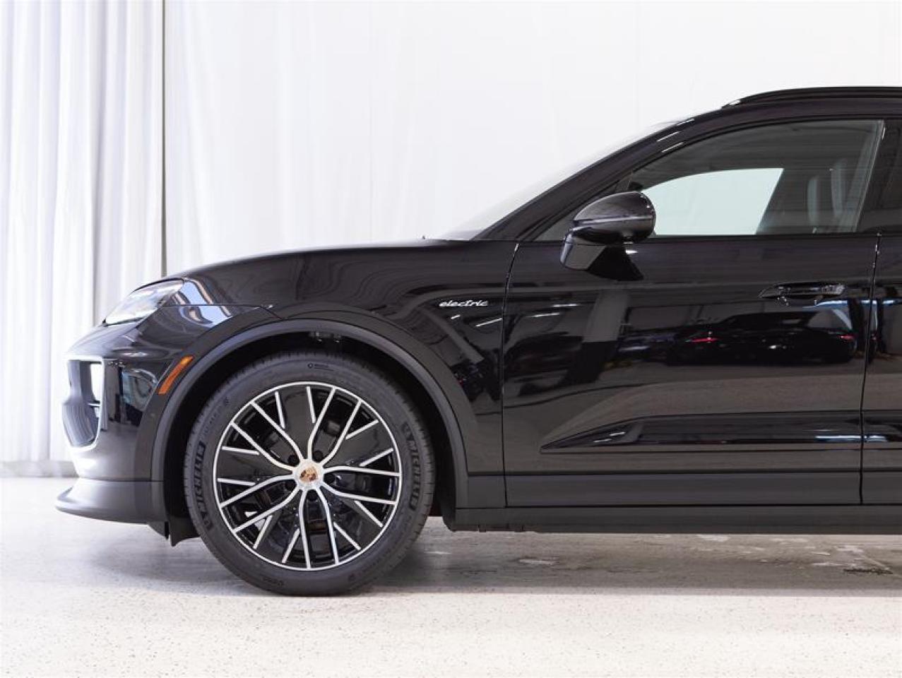 2025 Porsche Macan Electric 4 AWD Photo