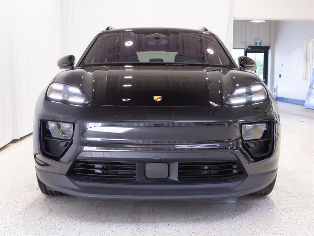 2025 Porsche Macan Electric 4 AWD Photo