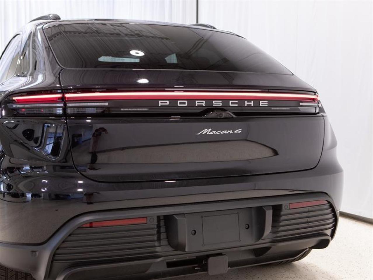 2025 Porsche Macan Electric 4 AWD Photo