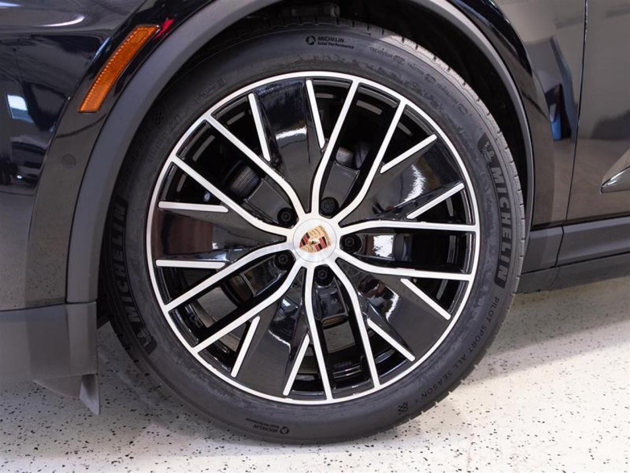 2025 Porsche Macan Electric 4 AWD Photo