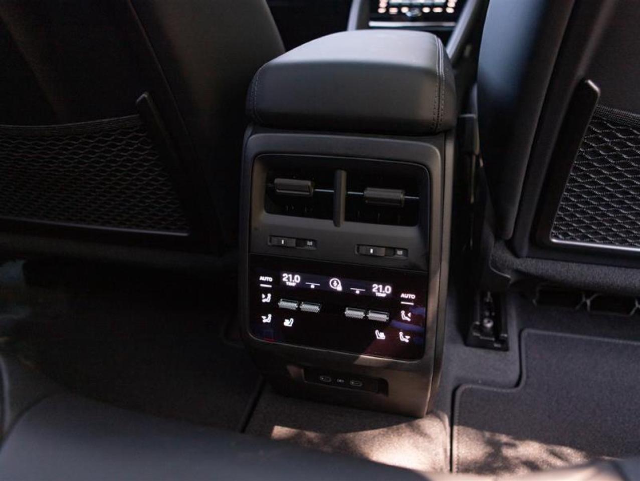 2025 Porsche Macan Electric 4 AWD Photo