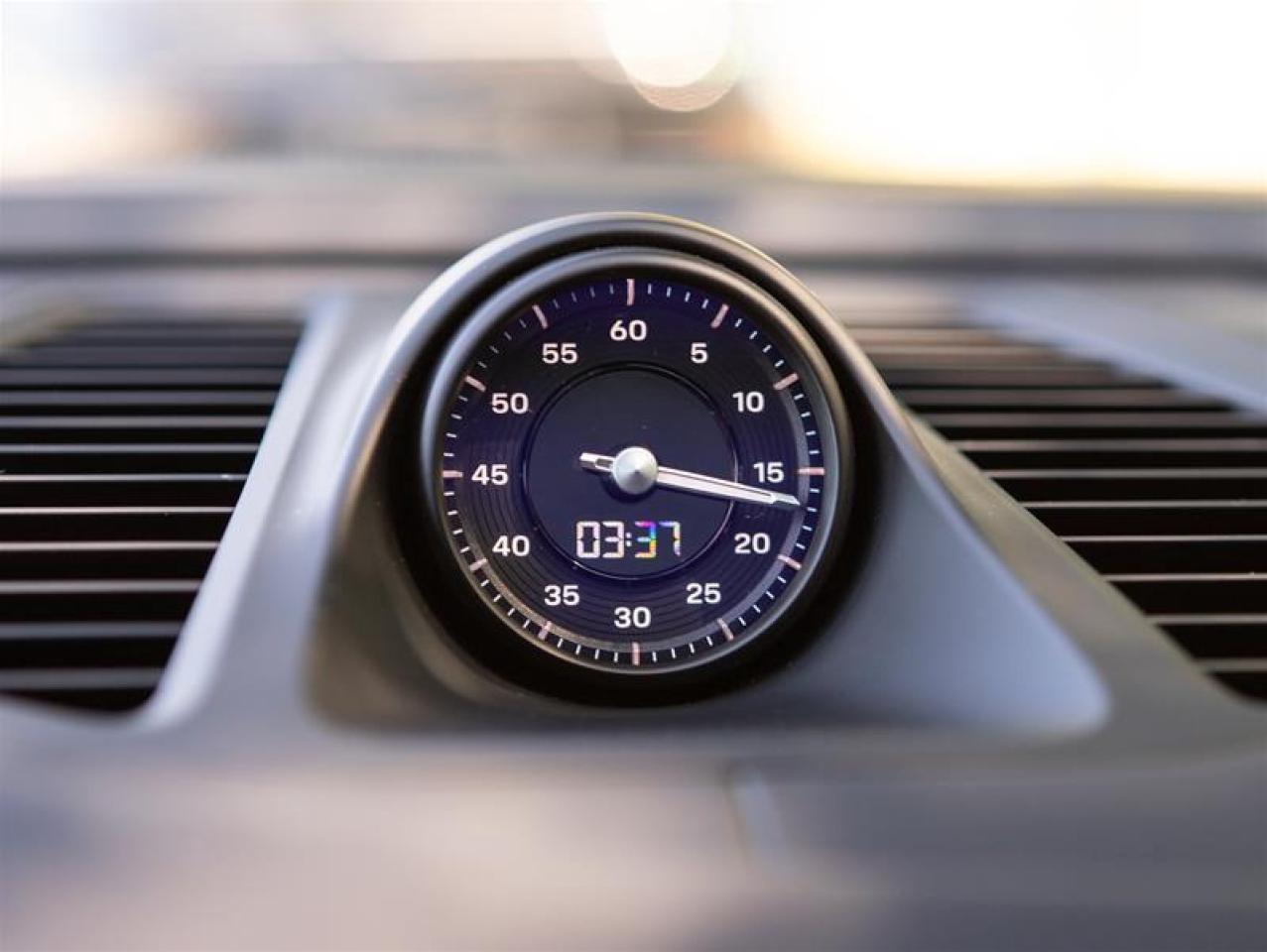 2025 Porsche Macan Electric 4 AWD Photo