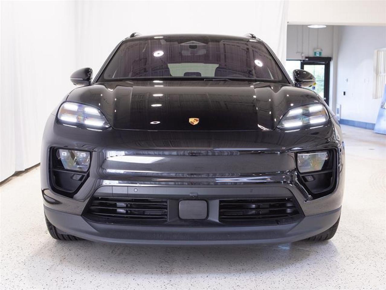 2025 Porsche Macan Electric 4 AWD Photo