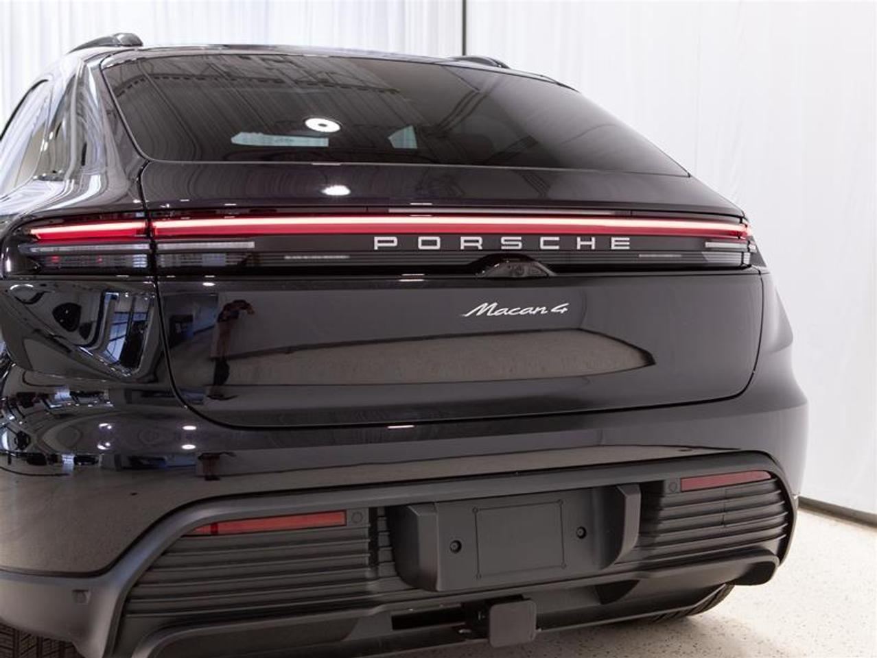 2025 Porsche Macan Electric 4 AWD Photo