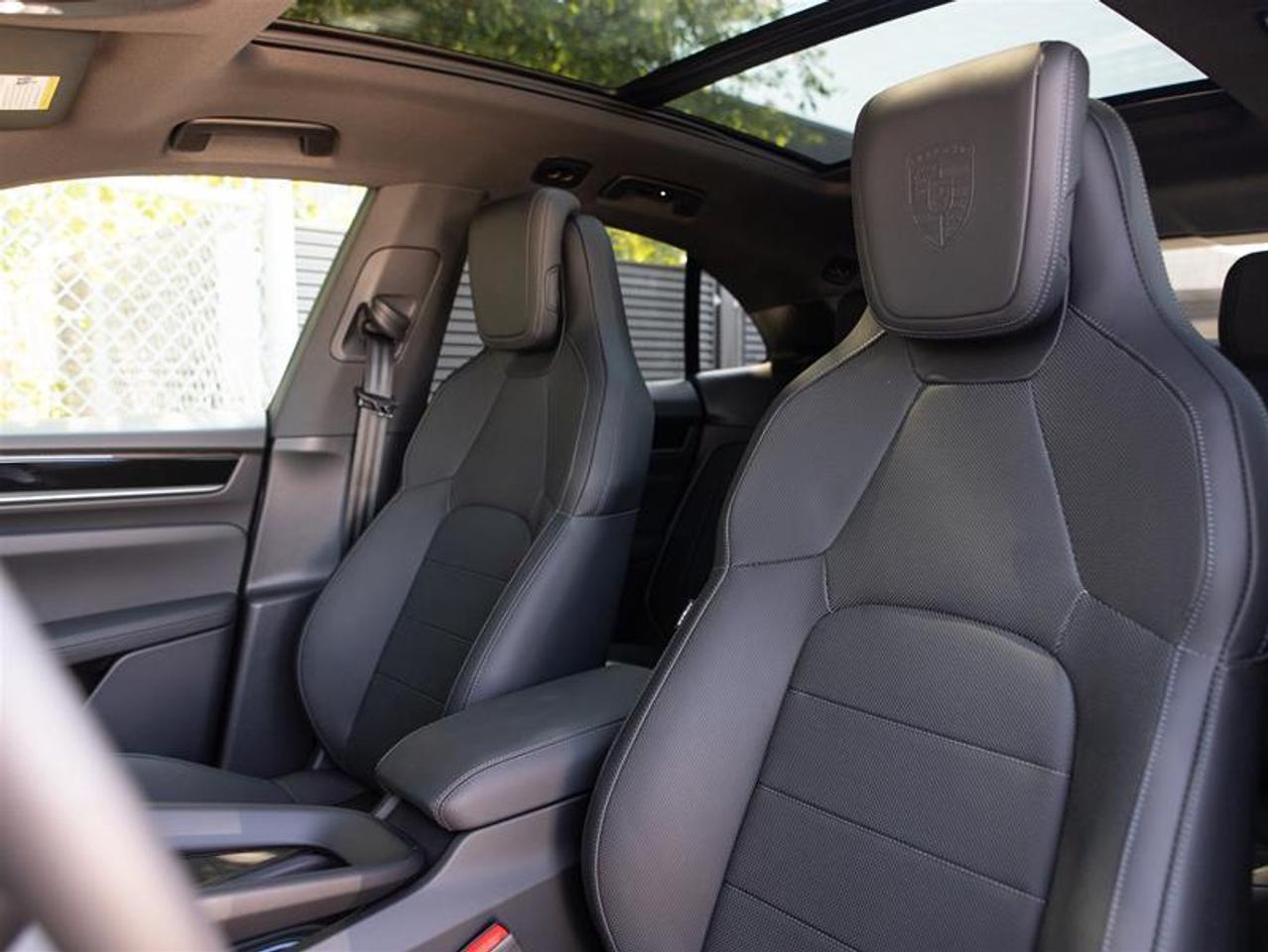 2025 Porsche Macan Electric 4 AWD Photo