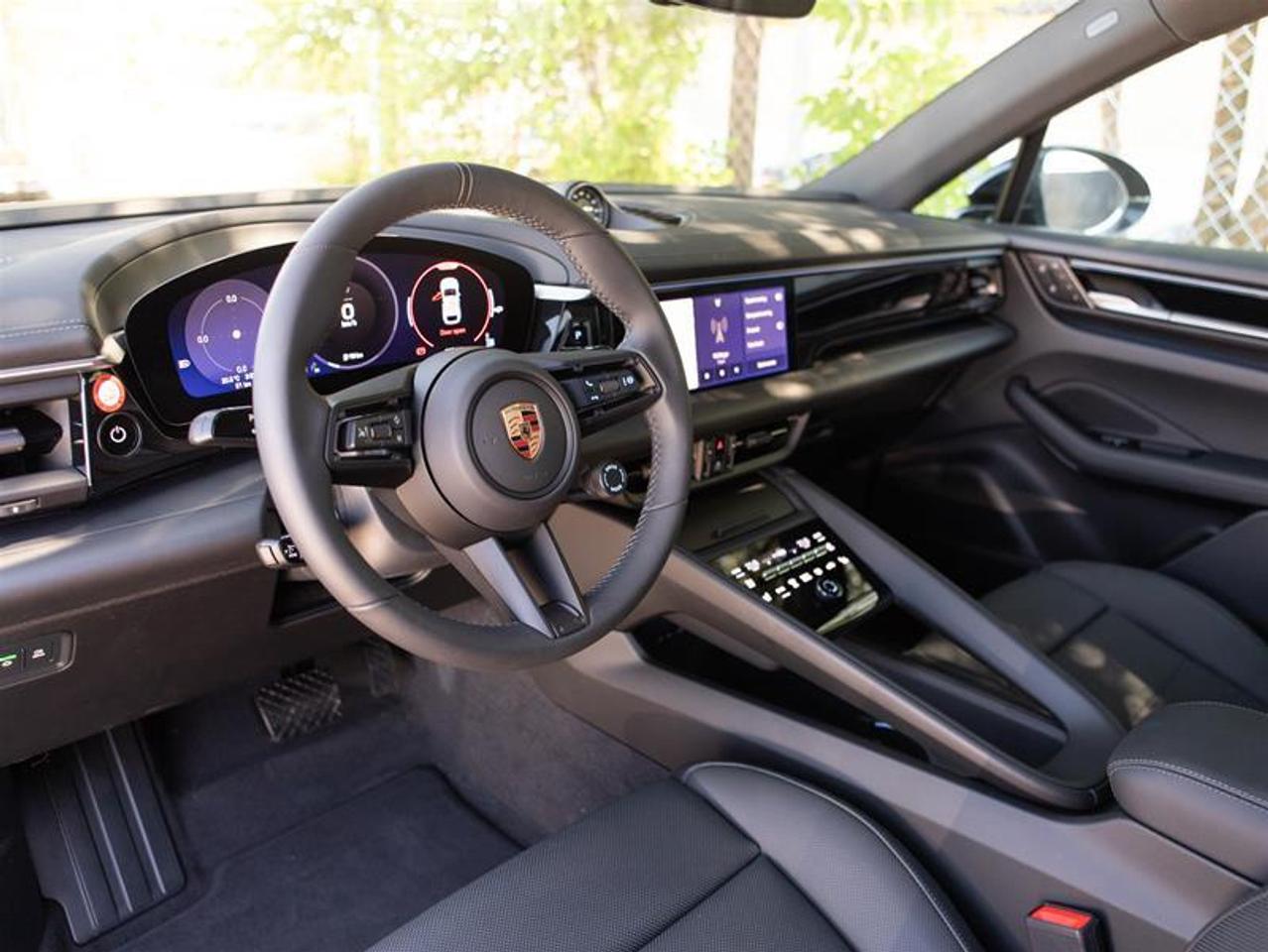 2025 Porsche Macan Electric 4 AWD Photo