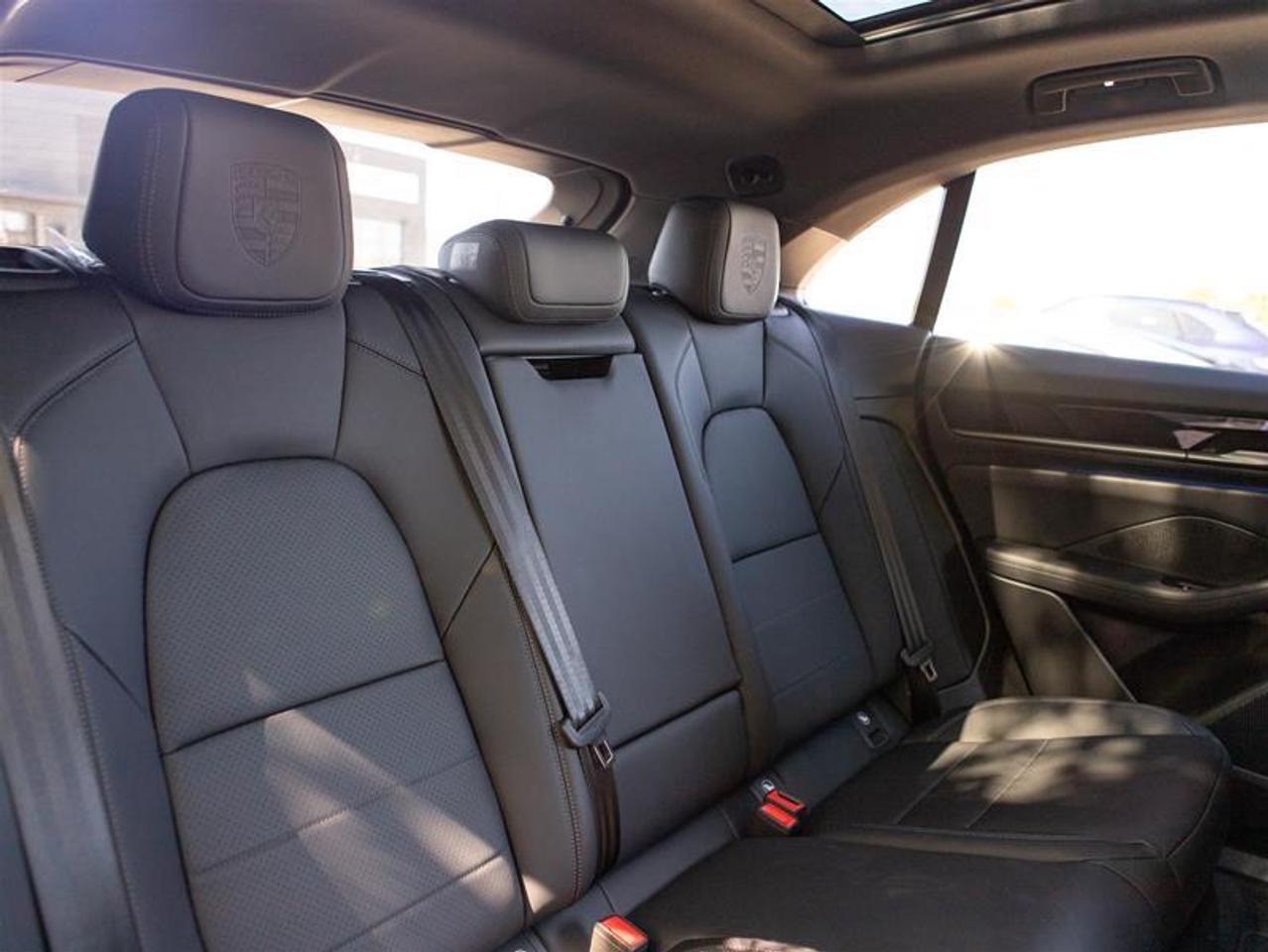 2025 Porsche Macan Electric 4 AWD Photo