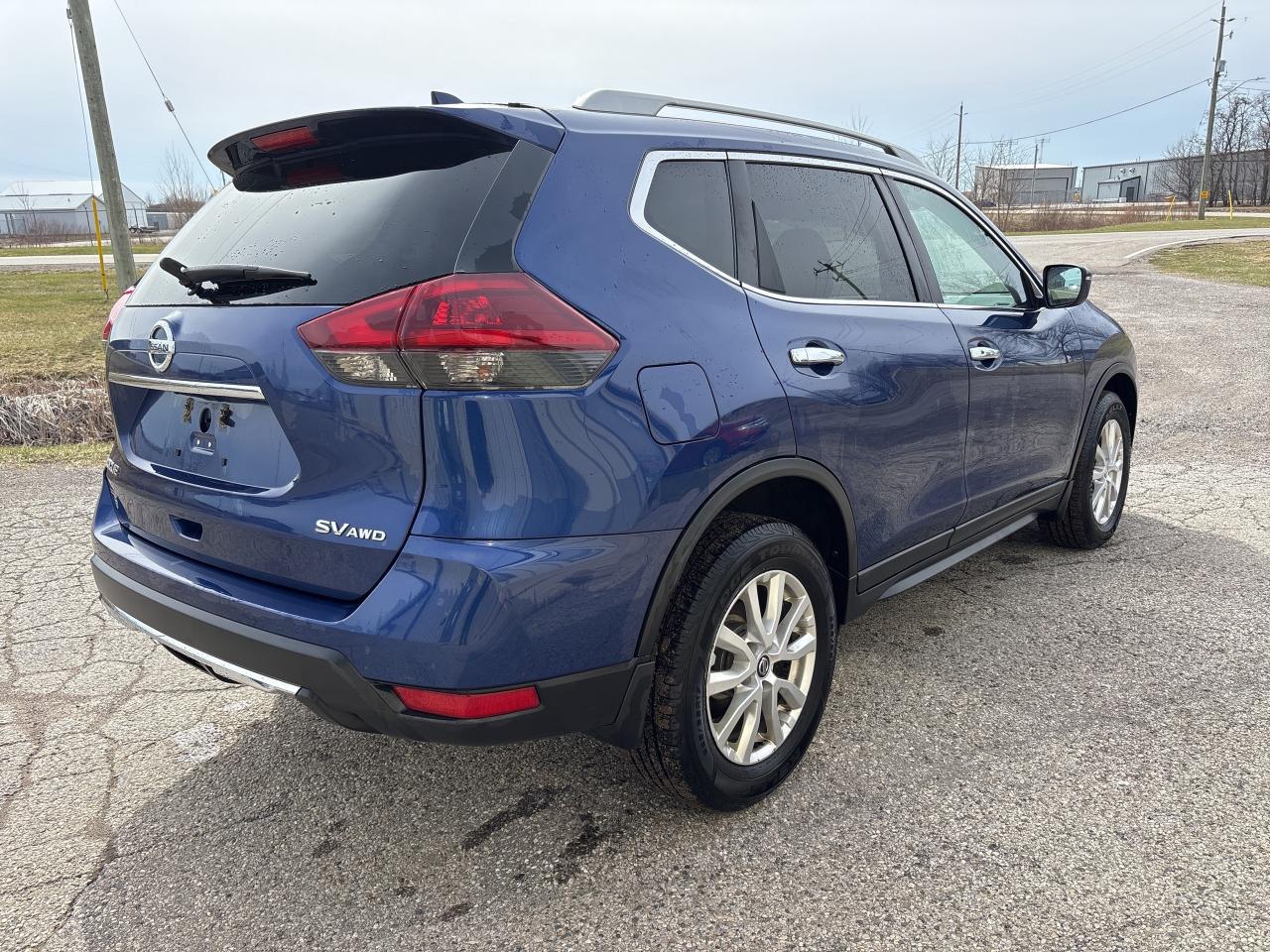 2019 Nissan Rogue SV, AWD Photo3