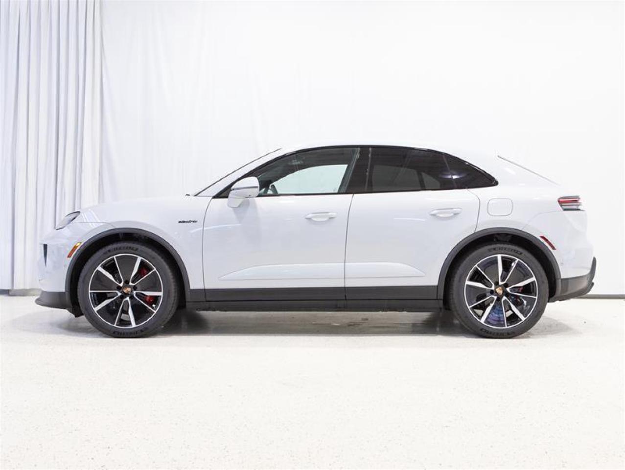 2025 Porsche Macan Electric 4S AWD Photo