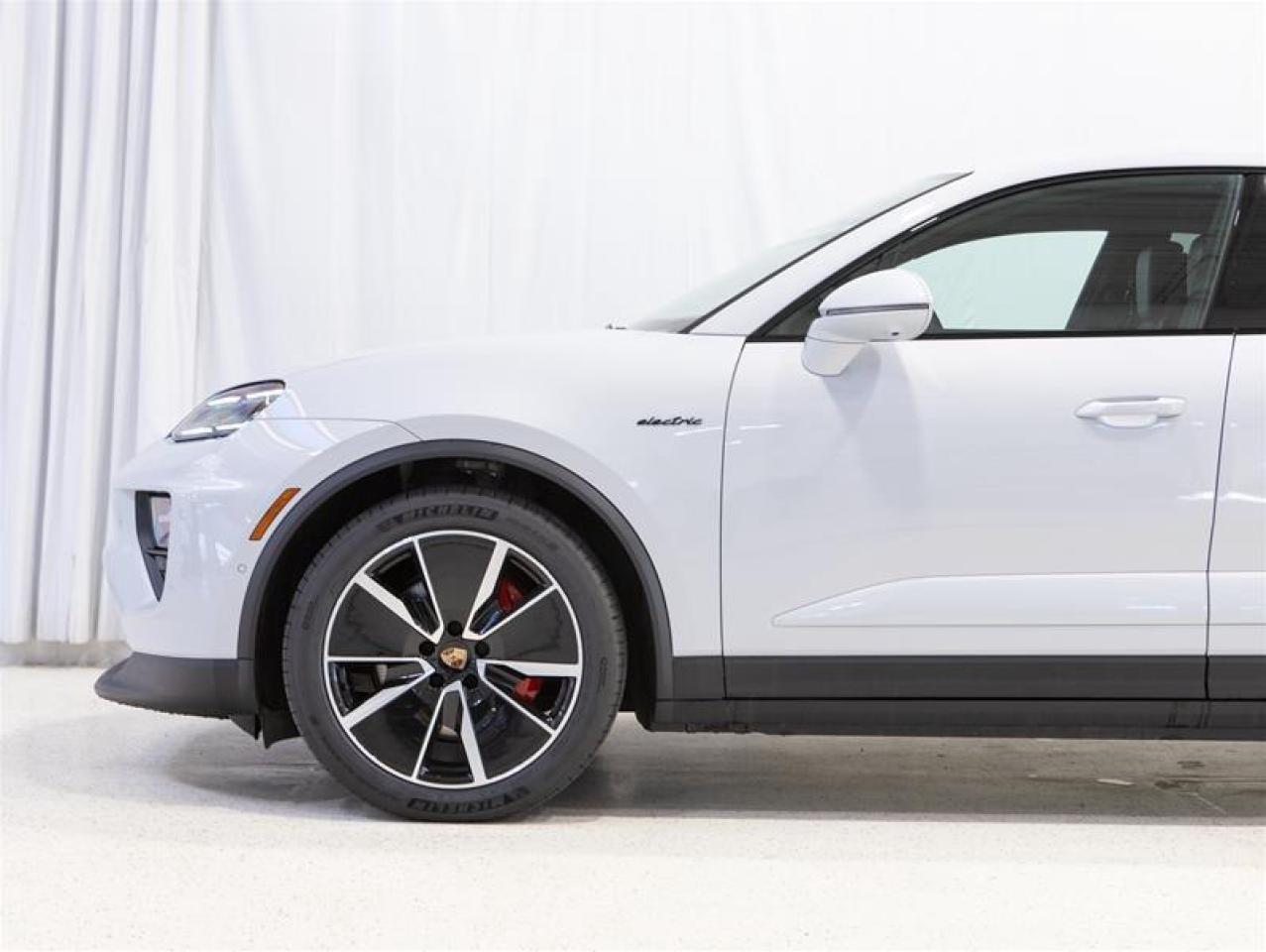 2025 Porsche Macan Electric 4S AWD Photo