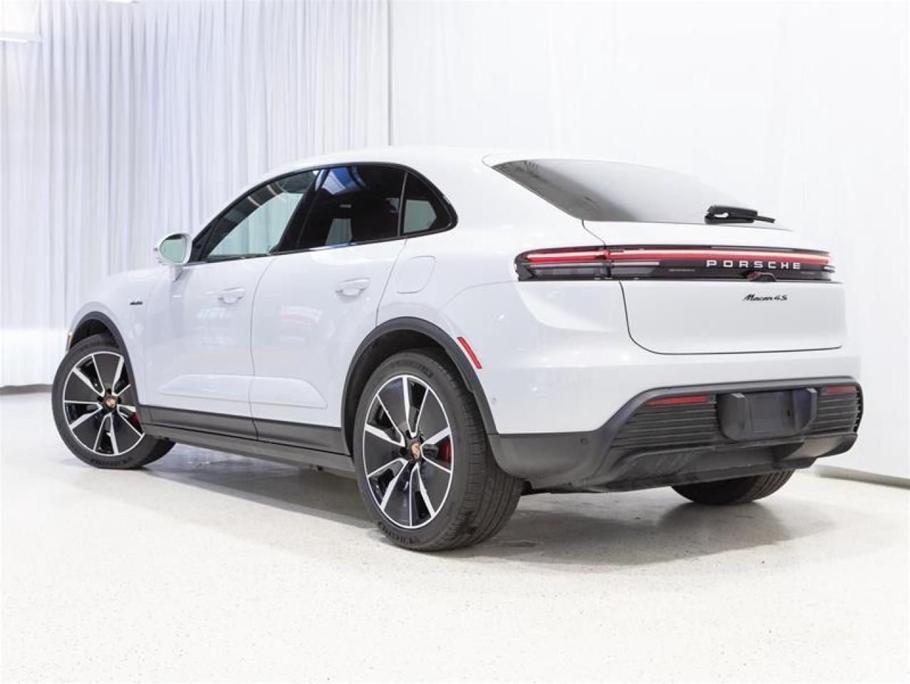 2025 Porsche Macan Electric 4S AWD Photo
