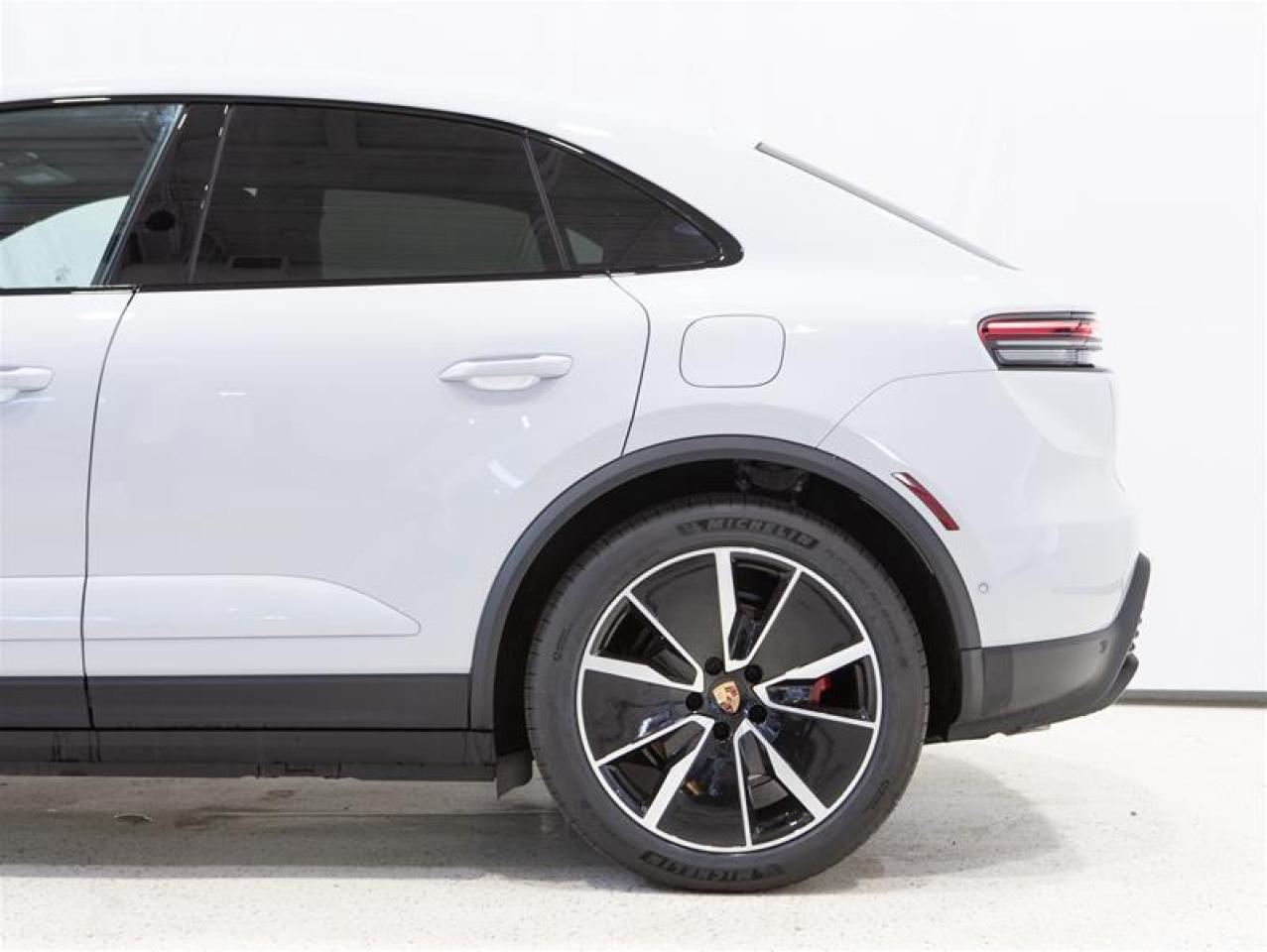 2025 Porsche Macan Electric 4S AWD Photo
