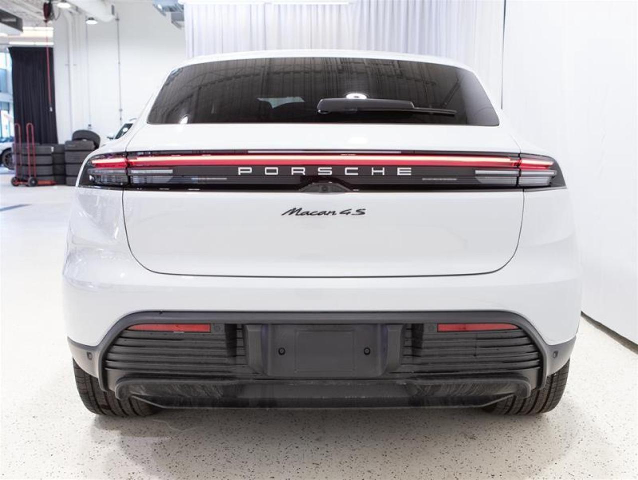 2025 Porsche Macan Electric 4S AWD Photo
