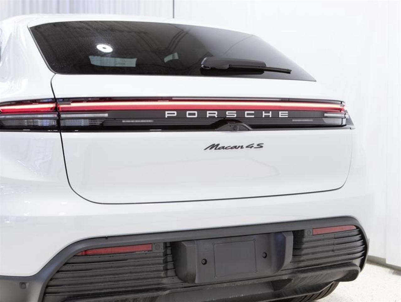 2025 Porsche Macan Electric 4S AWD Photo
