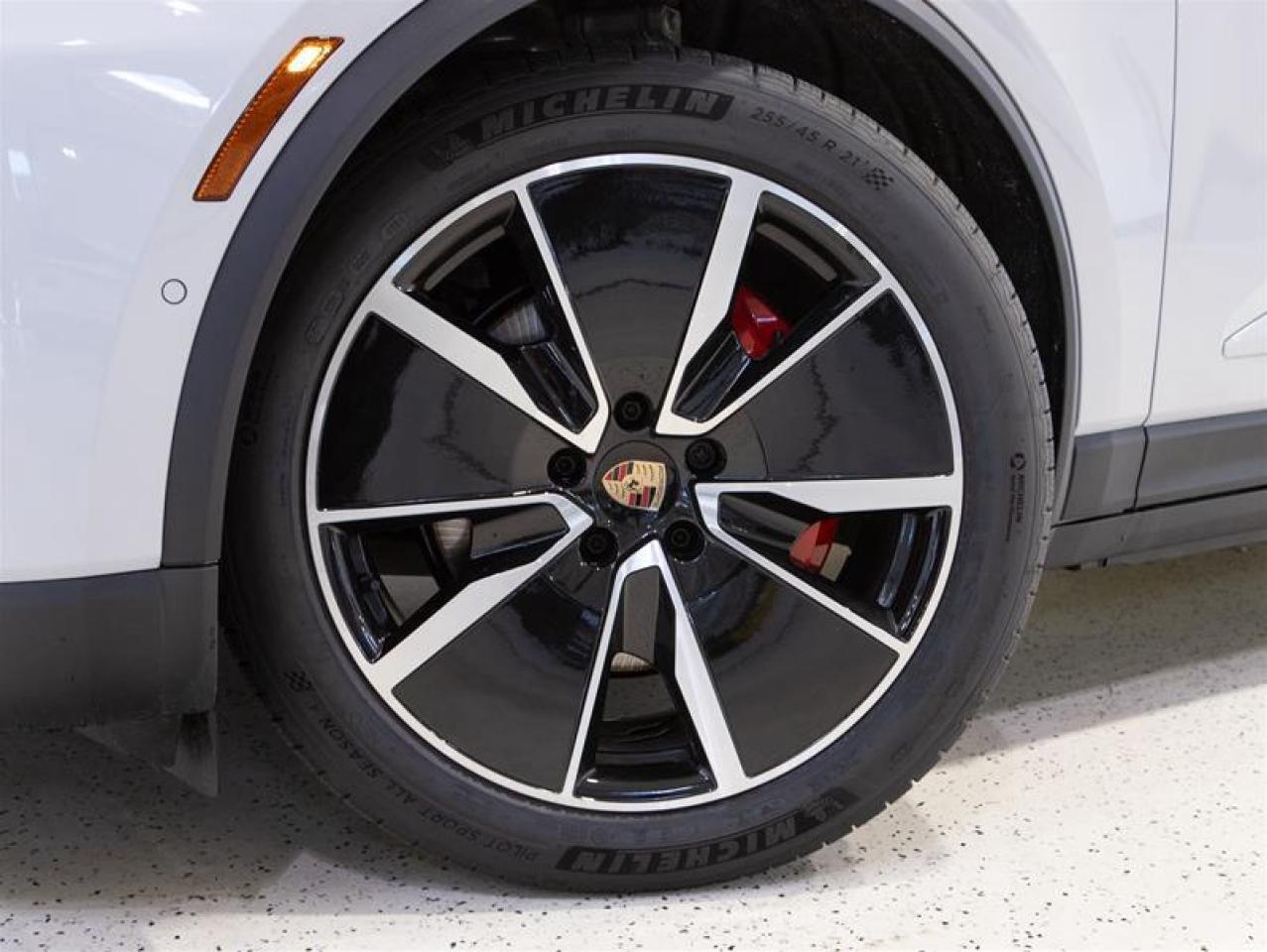 2025 Porsche Macan Electric 4S AWD Photo