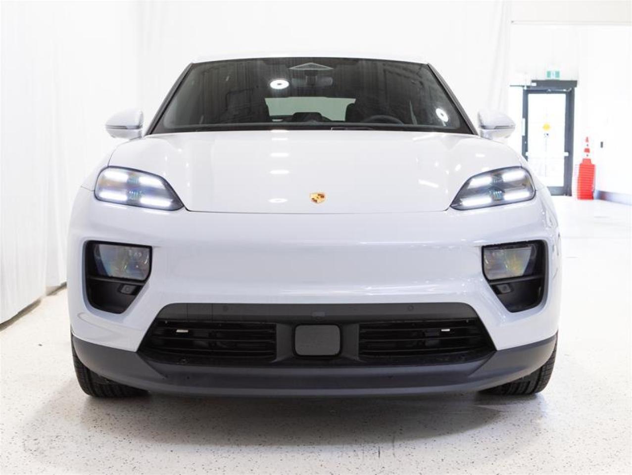 2025 Porsche Macan Electric 4S AWD Photo