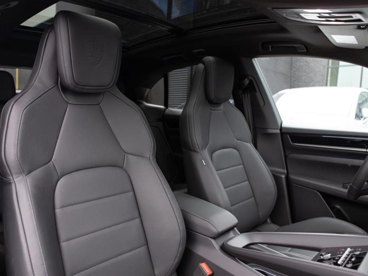 2025 Porsche Macan Electric 4S AWD Photo