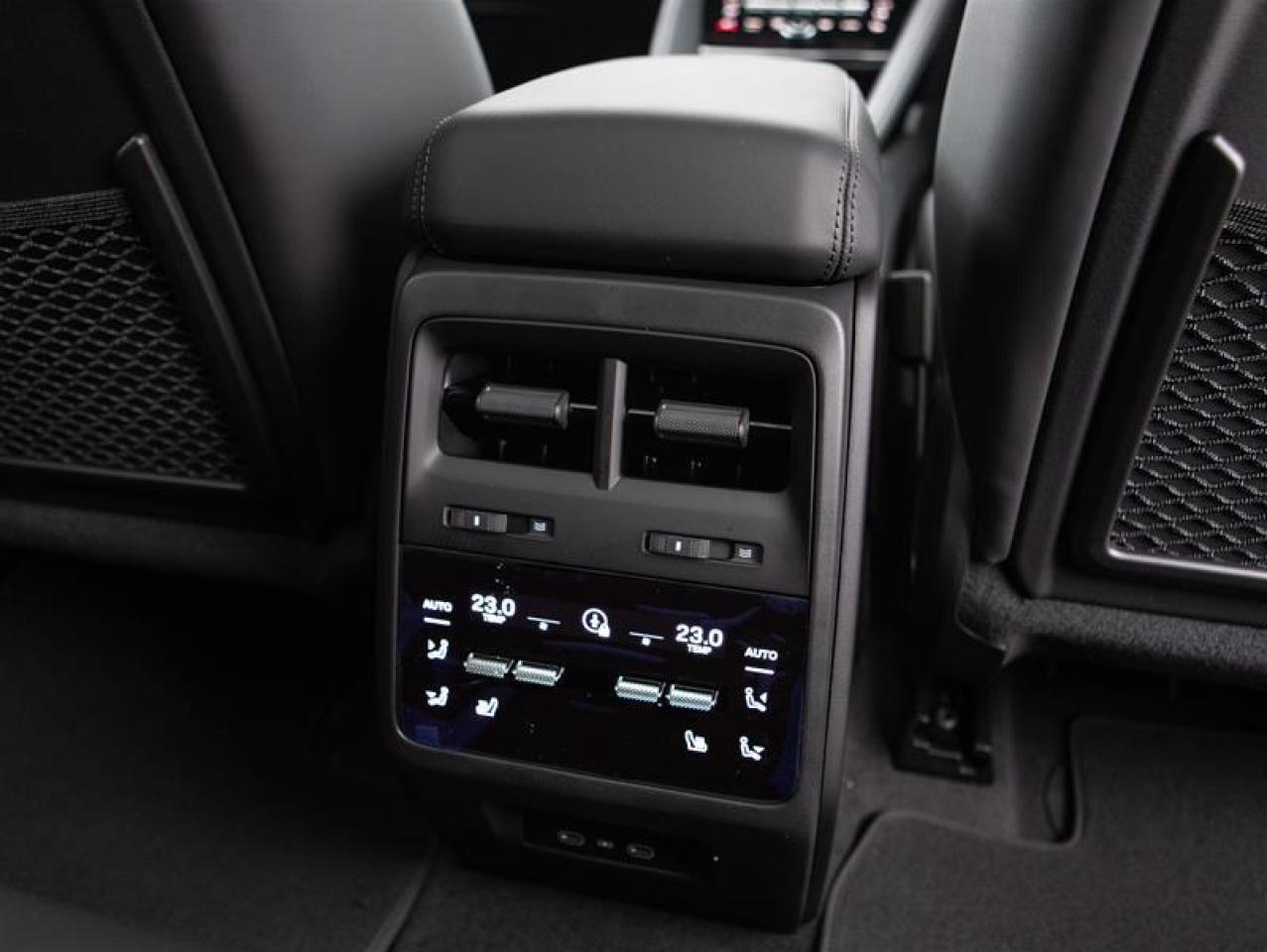 2025 Porsche Macan Electric 4S AWD Photo