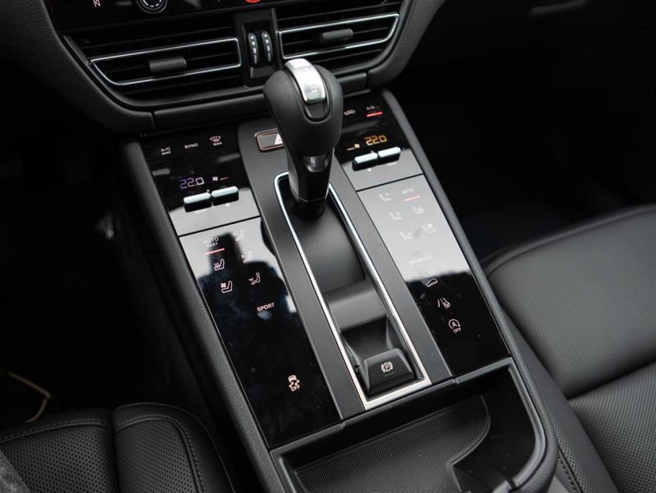 2025 Porsche Macan AWD Photo