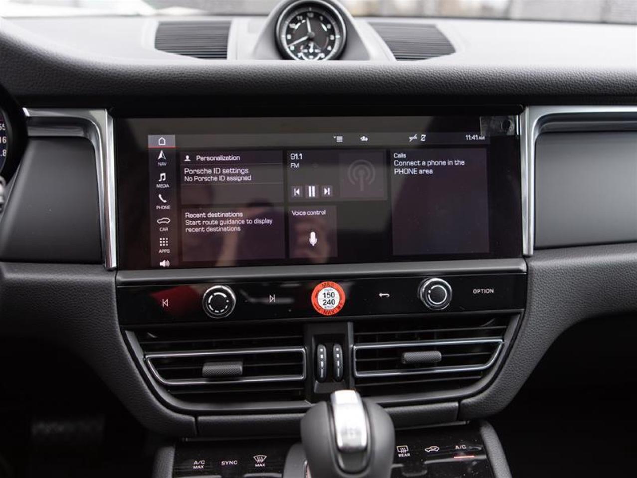 2025 Porsche Macan AWD Photo