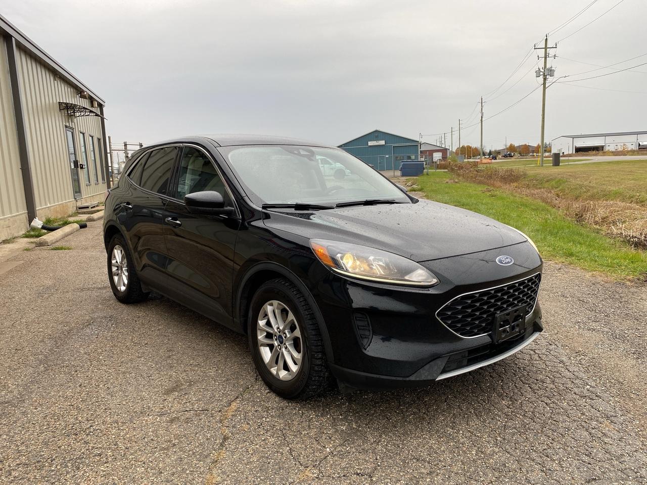 2020 Ford Escape SE, Apple Carplay, Nav, FWD Photo2