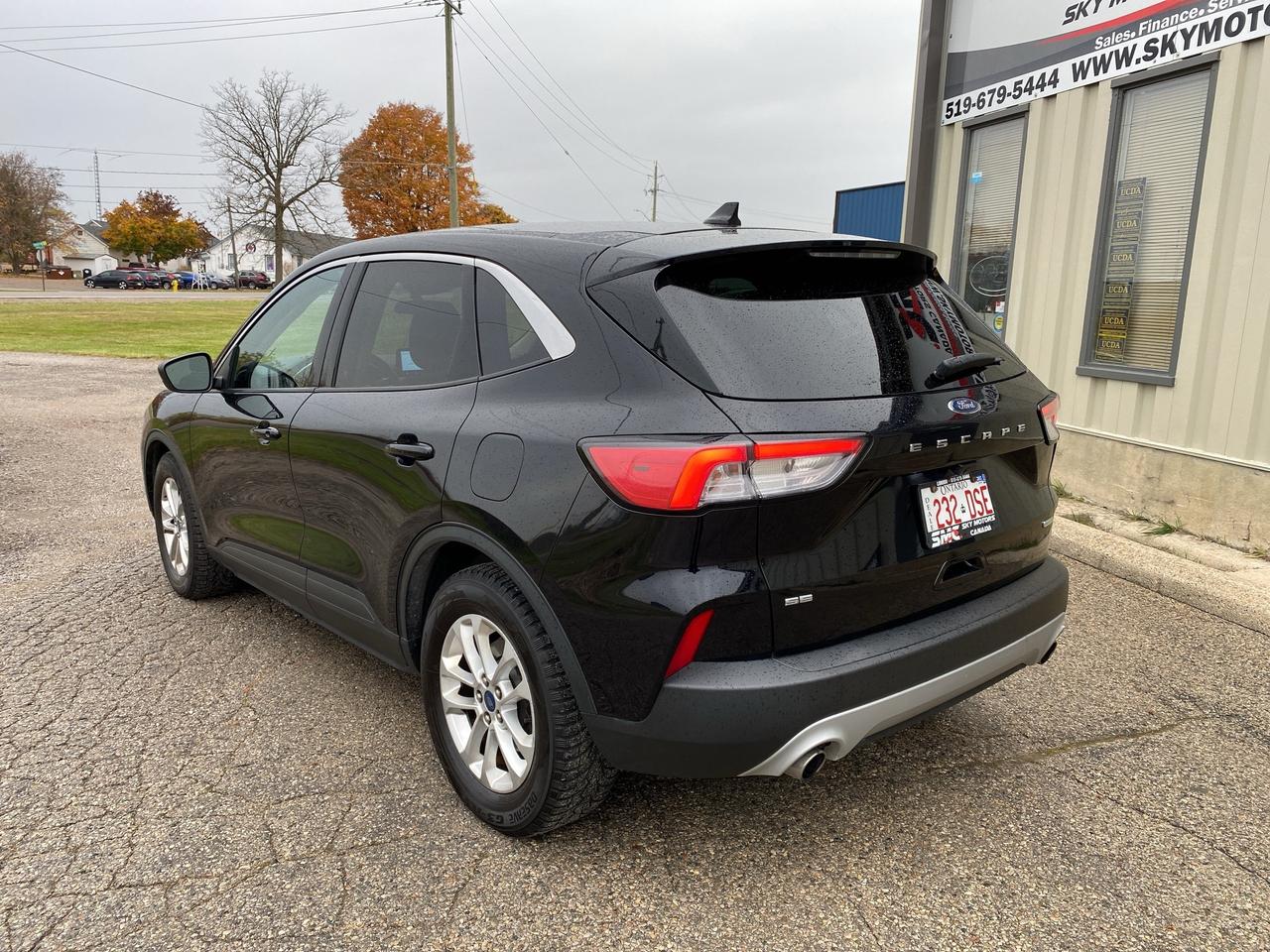 2020 Ford Escape SE, Apple Carplay, Nav, FWD Photo
