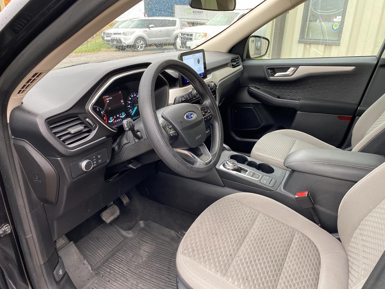 2020 Ford Escape SE, Apple Carplay, Nav, FWD Photo