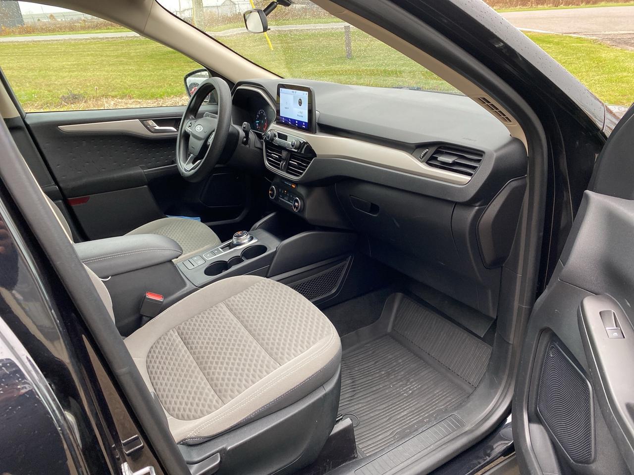2020 Ford Escape SE, Apple Carplay, Nav, FWD Photo