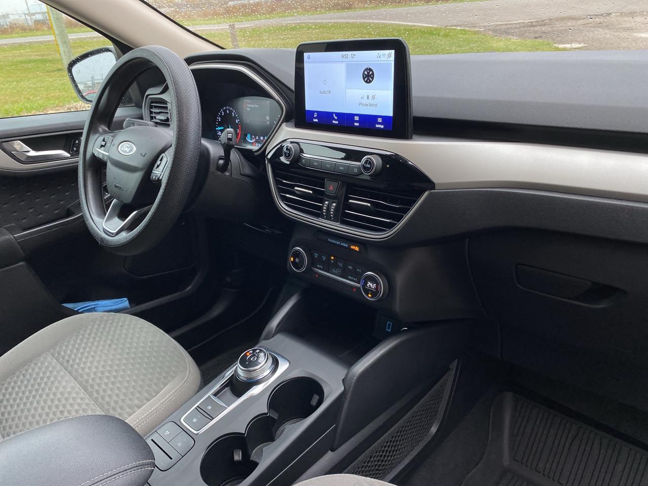2020 Ford Escape SE, Apple Carplay, Nav, FWD Photo