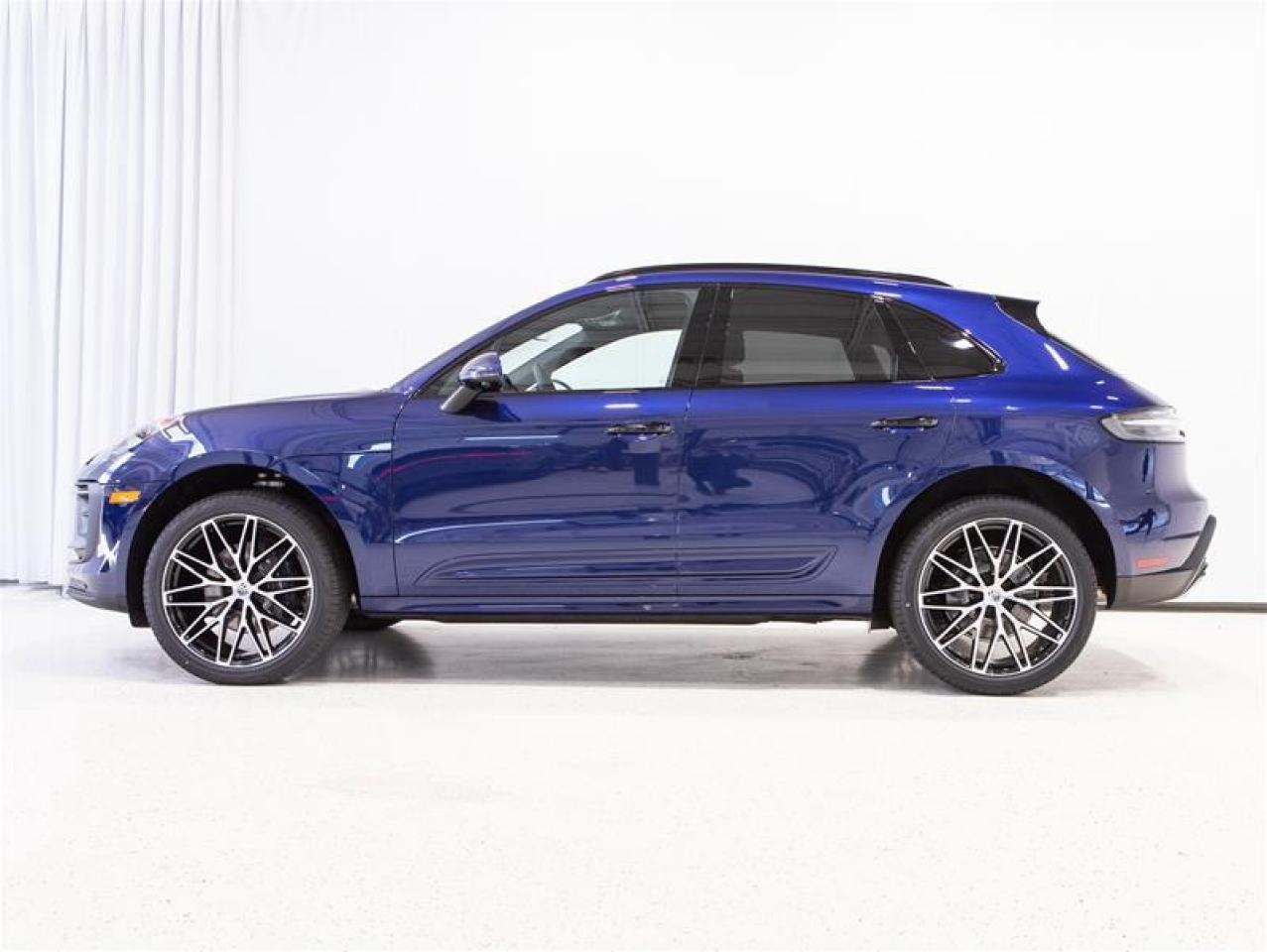 2025 Porsche Macan AWD Photo3