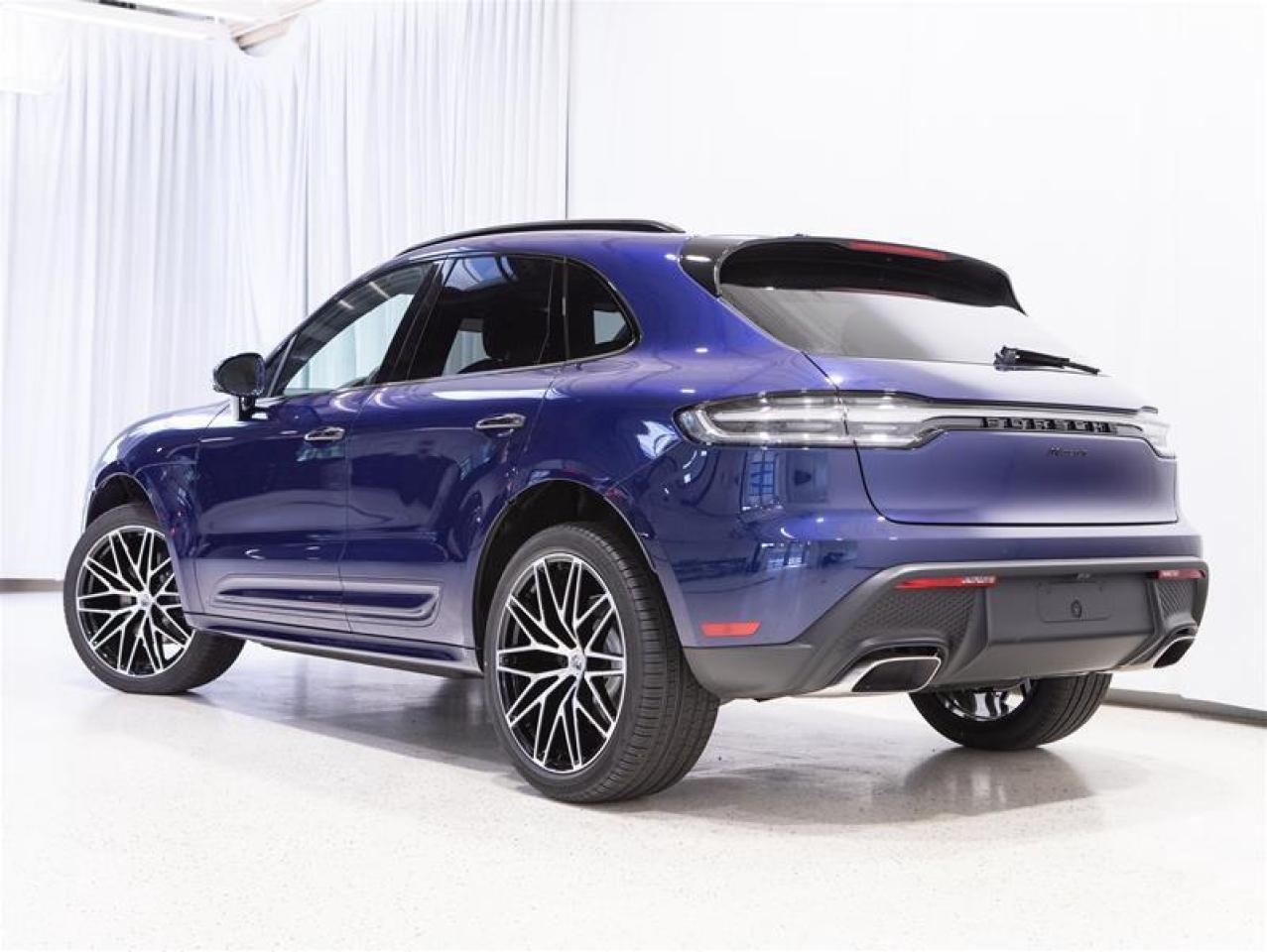 2025 Porsche Macan AWD Photo2