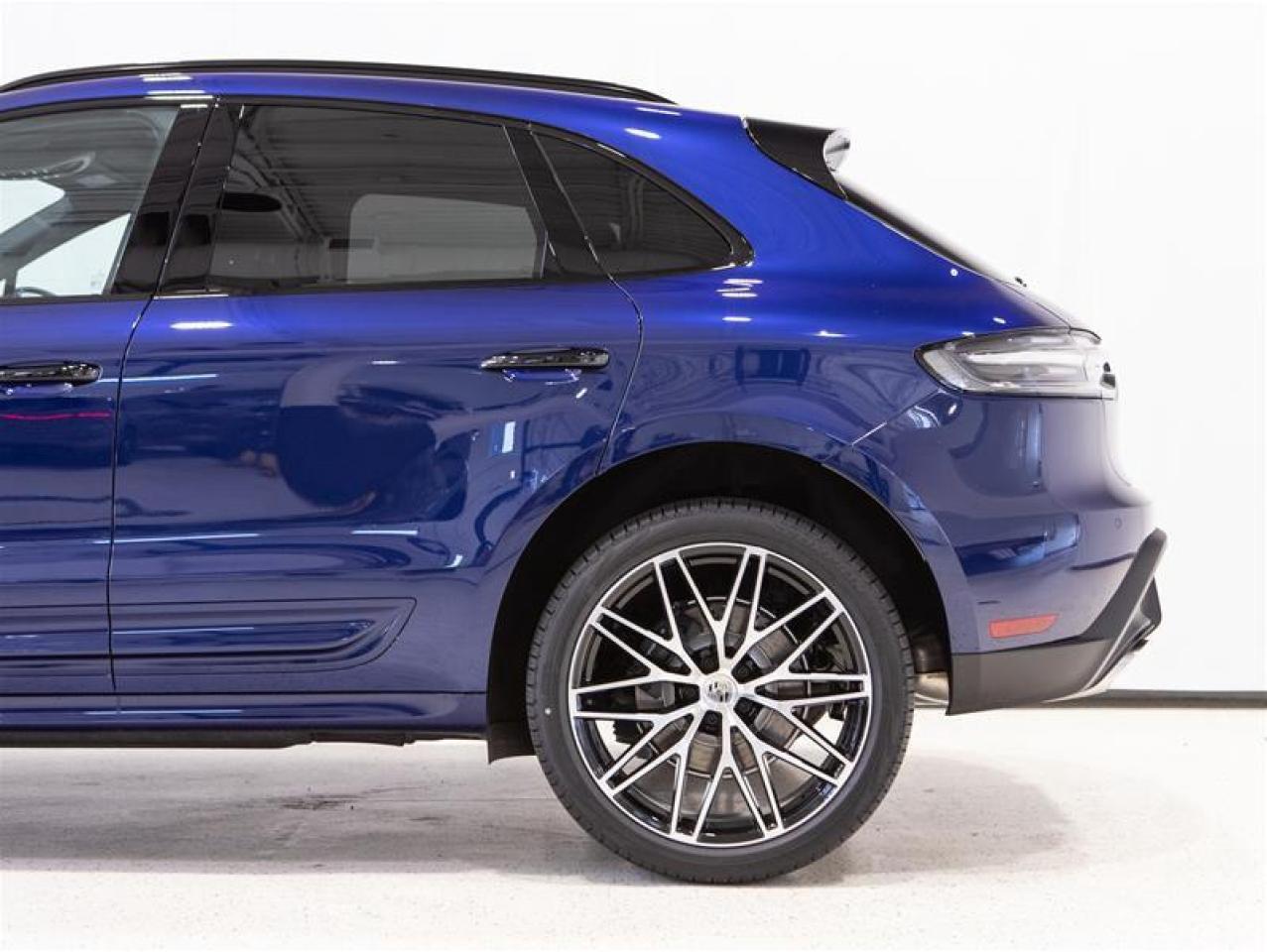 2025 Porsche Macan AWD Photo