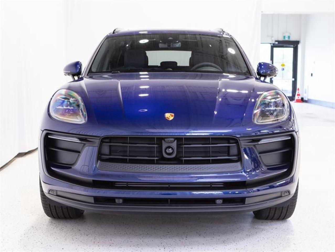 2025 Porsche Macan AWD Photo