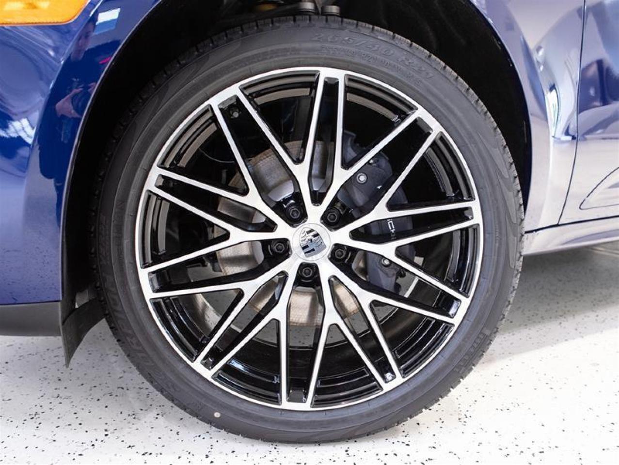 2025 Porsche Macan AWD Photo