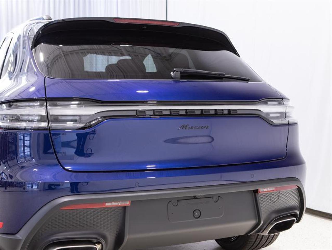 2025 Porsche Macan AWD Photo