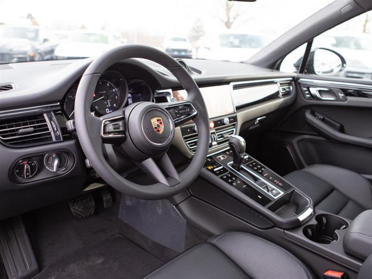 2025 Porsche Macan AWD Photo