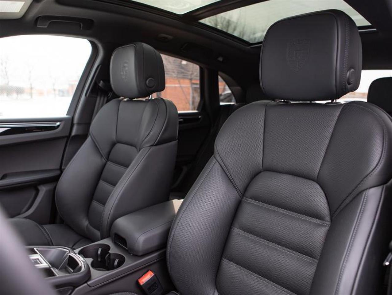 2025 Porsche Macan AWD Photo