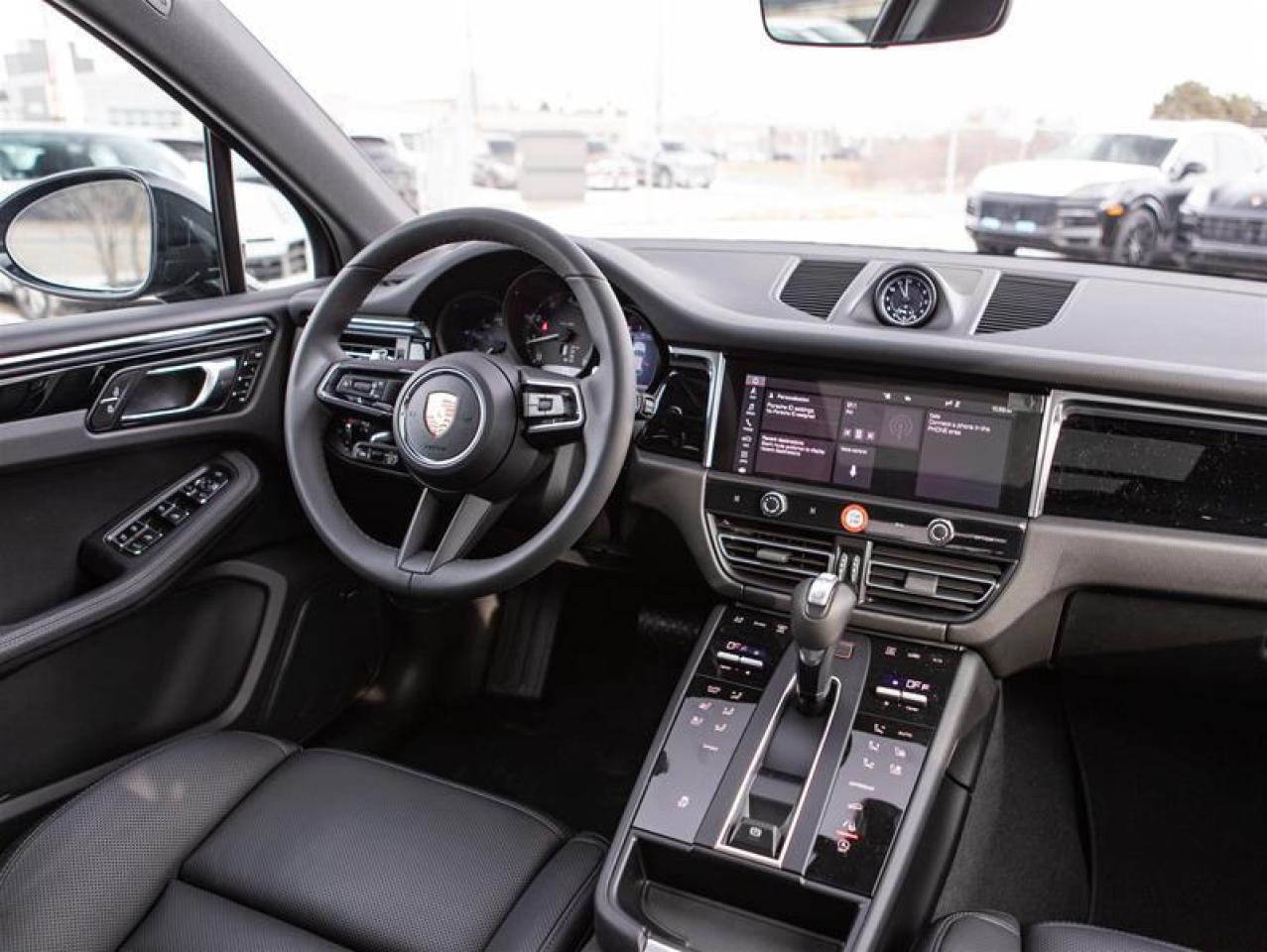 2025 Porsche Macan AWD Photo