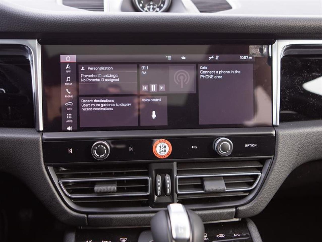 2025 Porsche Macan AWD Photo