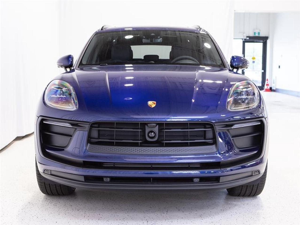 2025 Porsche Macan AWD Photo