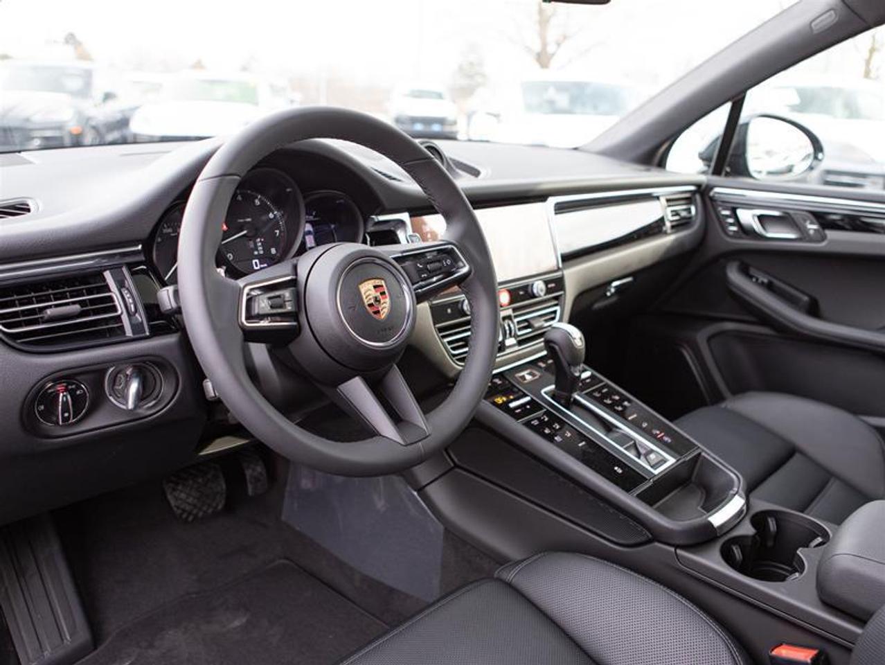 2025 Porsche Macan AWD Photo