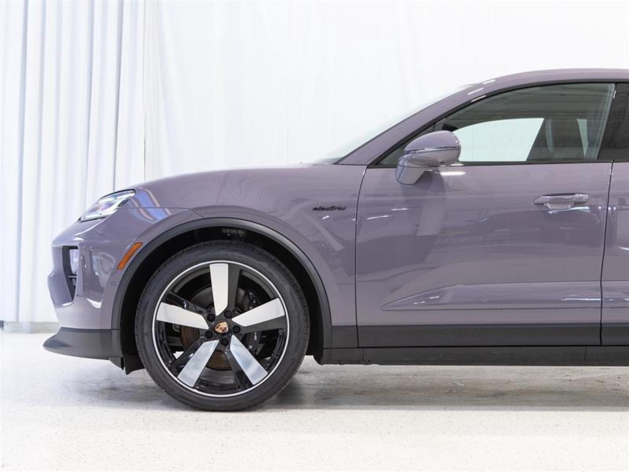 2025 Porsche Macan Electric 4S AWD Photo