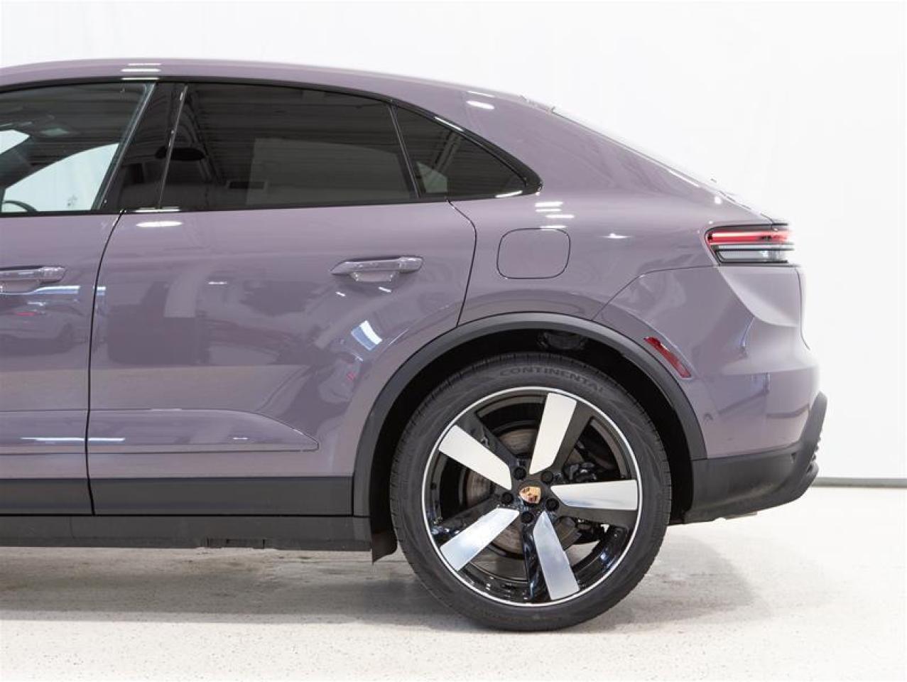 2025 Porsche Macan Electric 4S AWD Photo