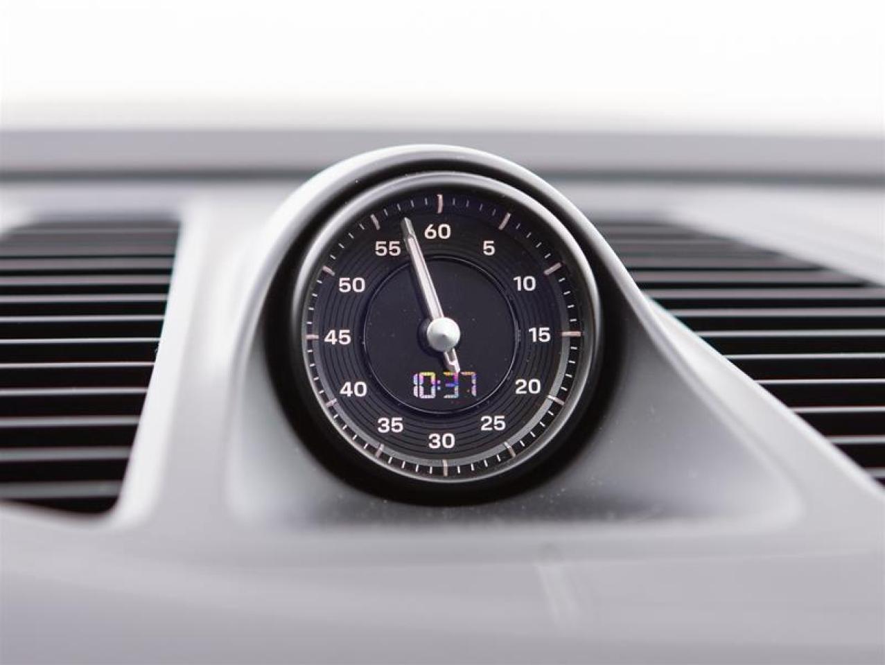 2025 Porsche Macan Electric 4S AWD Photo