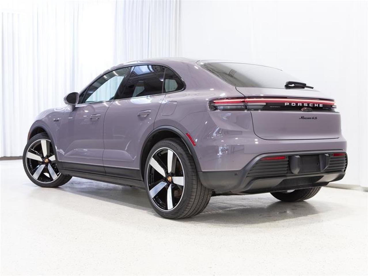2025 Porsche Macan Electric 4S AWD Photo
