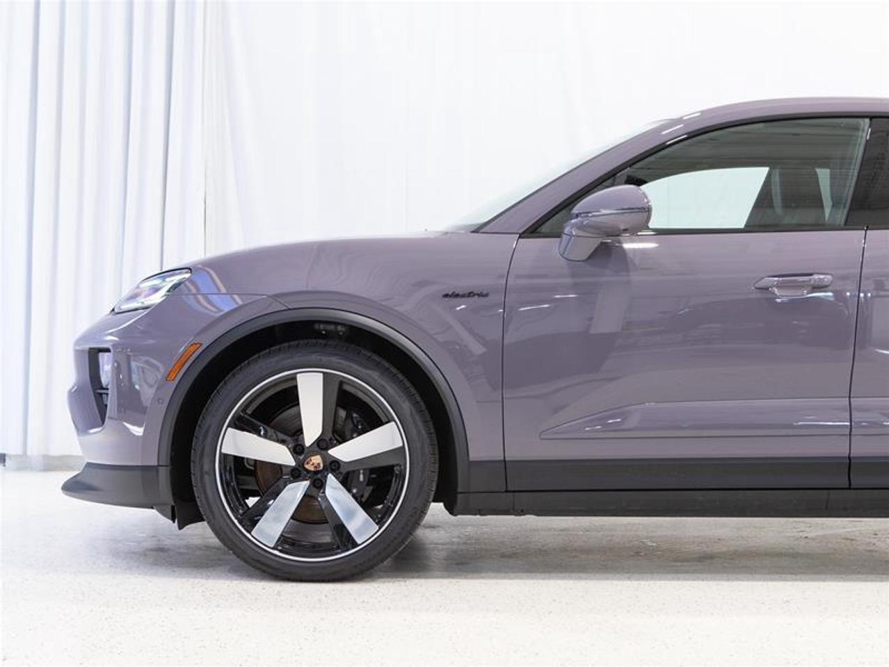 2025 Porsche Macan Electric 4S AWD Photo