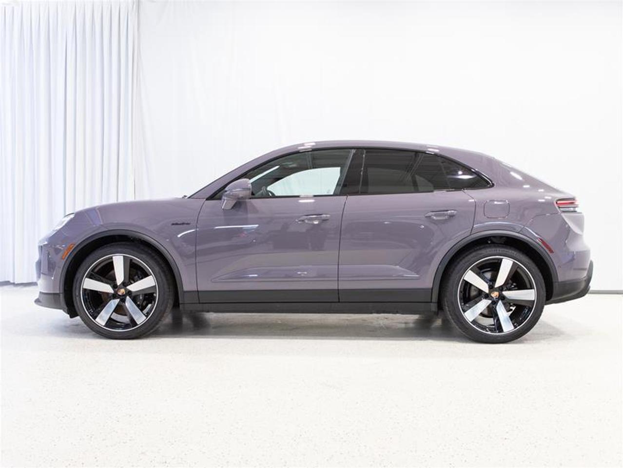 2025 Porsche Macan Electric 4S AWD Photo3