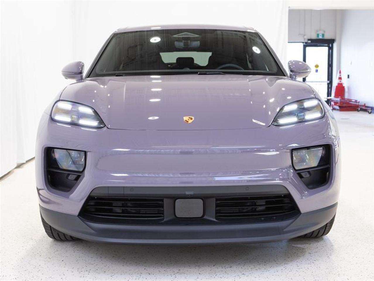 2025 Porsche Macan Electric 4S AWD Photo