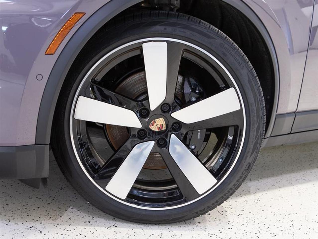 2025 Porsche Macan Electric 4S AWD Photo