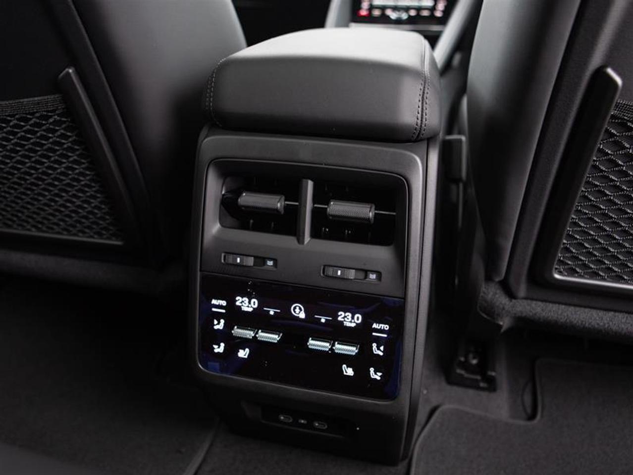 2025 Porsche Macan Electric 4S AWD Photo